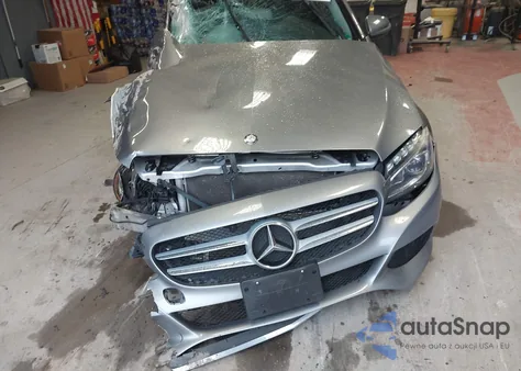 2015 Mercedes-Benz C 300 4Matic z USA, uszkodzony, nr VIN 55SWF4KB3FU016152